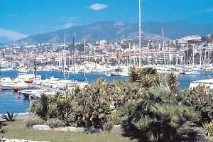 This is NOT an unverified 'web portal' or online directory - we select only those places that satisfy our criteria for price, quality, charm and location. The places to stay presented here are particularly suitable for accommodation only short-breaks. Places to stay have been carefully selected so that you can reach them easily - ideal for long weekends and short break holidays when short transfer times are important.